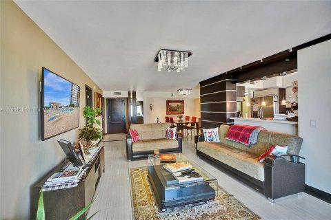 Condo in Hollywood, Florida, 2 bedrooms  № 1729970 - photo 18