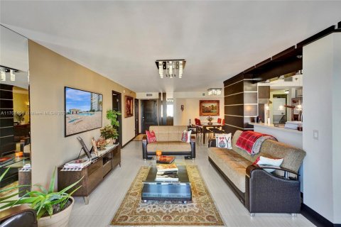 Condo in Hollywood, Florida, 2 bedrooms  № 1729970 - photo 16