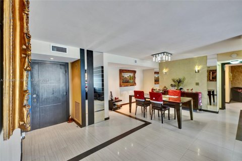 Condo in Hollywood, Florida, 2 bedrooms  № 1729970 - photo 8