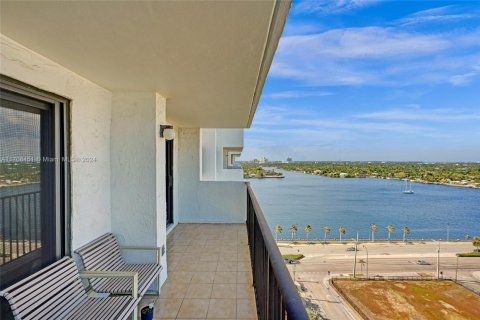Condo in Hollywood, Florida, 2 bedrooms  № 1729970 - photo 26