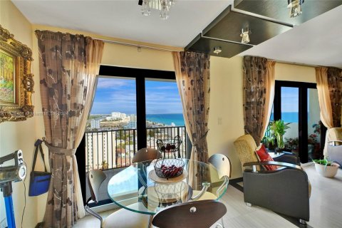 Condo in Hollywood, Florida, 2 bedrooms  № 1729970 - photo 22