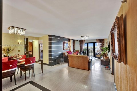 Condo in Hollywood, Florida, 2 bedrooms  № 1729970 - photo 9