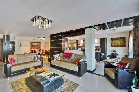 Condo in Hollywood, Florida, 2 bedrooms  № 1729970 - photo 15