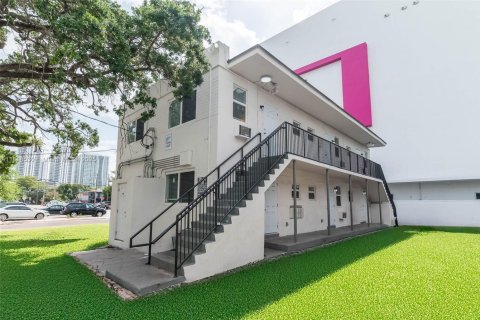 Propiedad comercial en venta en Miami, Florida № 1775972 - foto 2