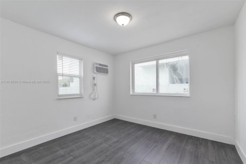 Propiedad comercial en venta en Miami, Florida № 1775972 - foto 25