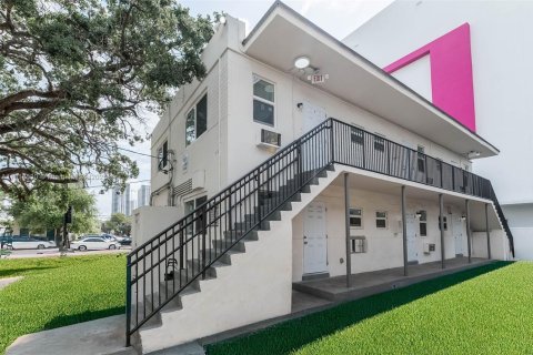Propiedad comercial en venta en Miami, Florida № 1775972 - foto 1