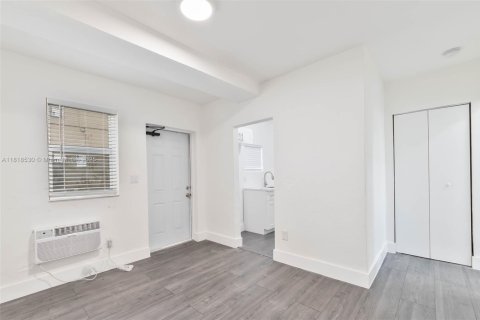 Propiedad comercial en venta en Miami, Florida № 1775972 - foto 29