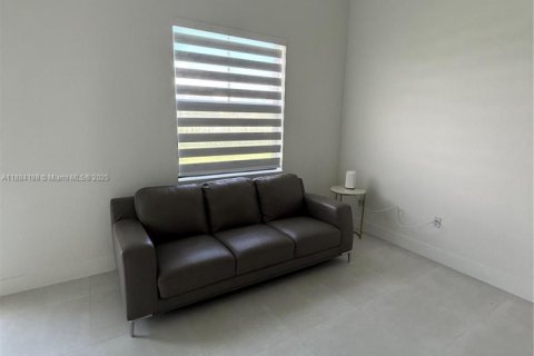 Casa en alquiler en Homestead, Florida, 4 dormitorios, 193.98 m2 № 1930985 - foto 10