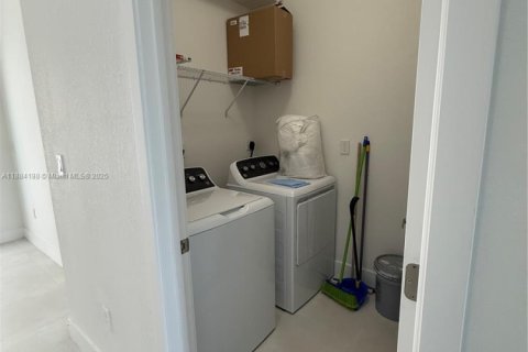 Casa en alquiler en Homestead, Florida, 4 dormitorios, 193.98 m2 № 1930985 - foto 11