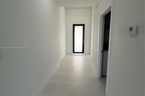 Casa en alquiler en Homestead, Florida, 4 dormitorios, 193.98 m2 № 1930985 - foto 4