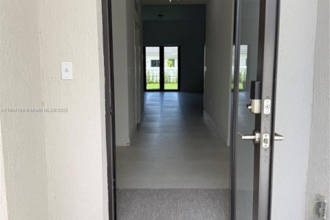 Casa en alquiler en Homestead, Florida, 4 dormitorios, 193.98 m2 № 1930985 - foto 3