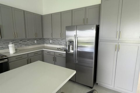 Casa en alquiler en Homestead, Florida, 4 dormitorios, 193.98 m2 № 1930985 - foto 6