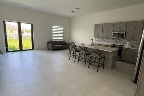 Casa en alquiler en Homestead, Florida, 4 dormitorios, 193.98 m2 № 1930985 - foto 5