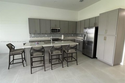 Casa en alquiler en Homestead, Florida, 4 dormitorios, 193.98 m2 № 1930985 - foto 8