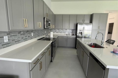 Casa en alquiler en Homestead, Florida, 4 dormitorios, 193.98 m2 № 1930985 - foto 7