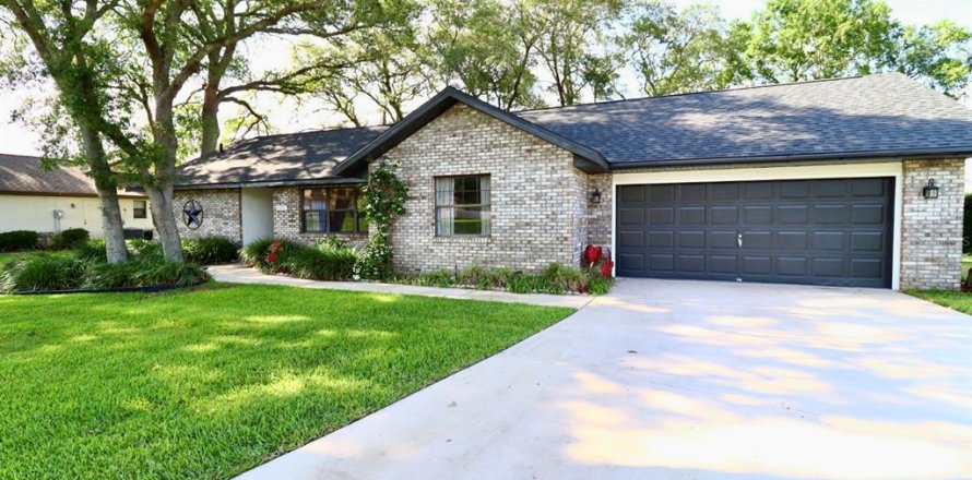 House in Ocala, Florida 2 bedrooms, 141.21 sq.m. № 1677801