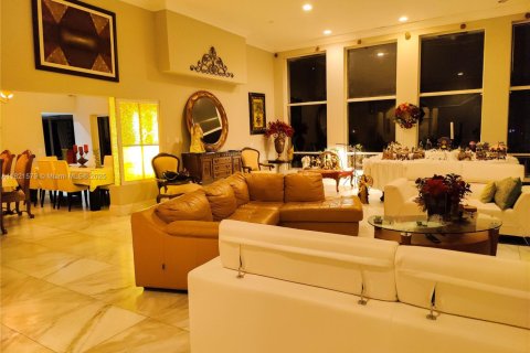 Villa ou maison à vendre à Tamarac, Floride: 4 chambres, 314.47 m2 № 1781591 - photo 23