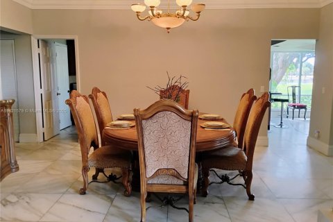 Villa ou maison à vendre à Tamarac, Floride: 4 chambres, 314.47 m2 № 1781591 - photo 5