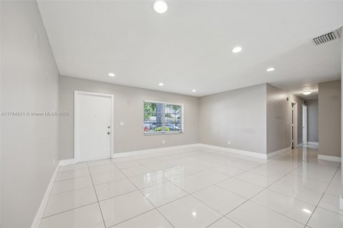 House in Boca Raton, Florida 3 bedrooms, 127.18 sq.m. № 1641180 - photo 3