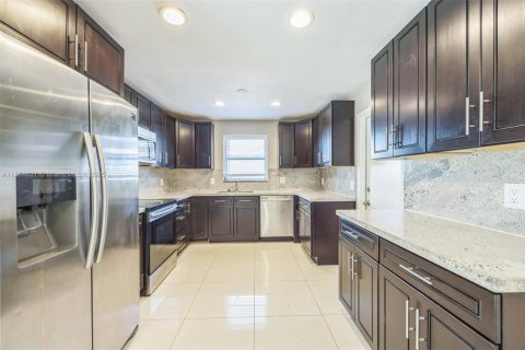 House in Boca Raton, Florida 3 bedrooms, 127.18 sq.m. № 1641180 - photo 2