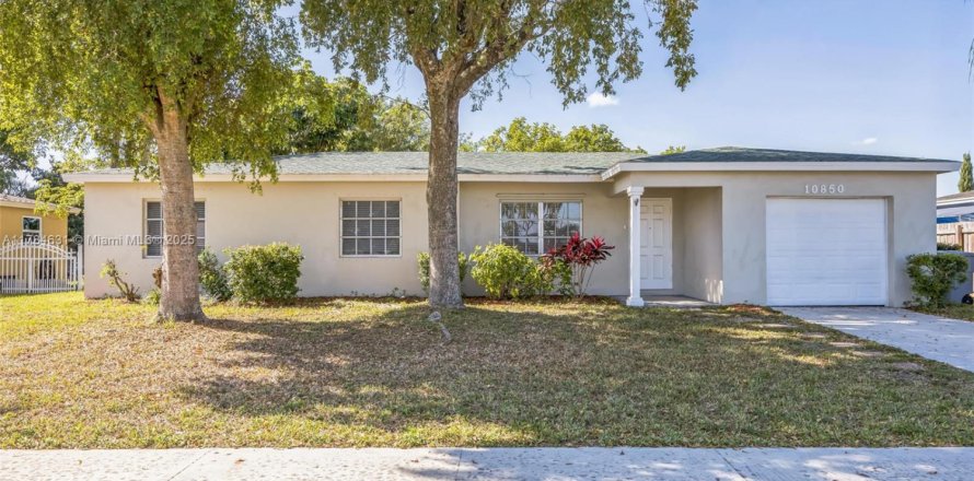 House in Boca Raton, Florida 3 bedrooms, 127.18 sq.m. № 1641180