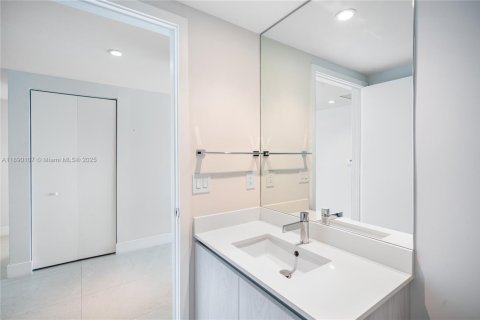 Condo in Miami, Florida, 3 bedrooms  № 1945636 - photo 23