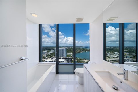 Condo in Miami, Florida, 3 bedrooms  № 1945636 - photo 20