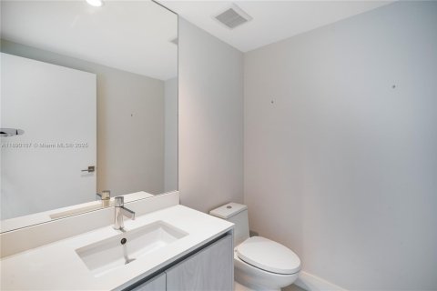 Condo in Miami, Florida, 3 bedrooms  № 1945636 - photo 22