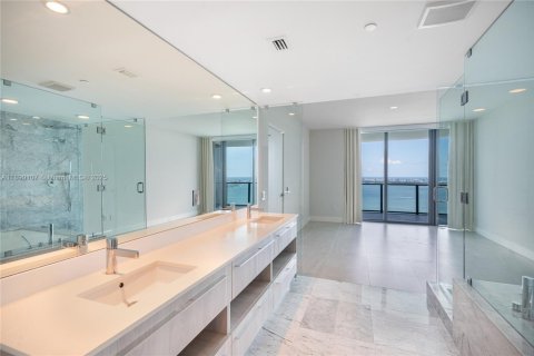 Condo in Miami, Florida, 3 bedrooms  № 1945636 - photo 11