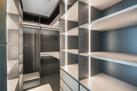 Condo in Miami, Florida, 3 bedrooms  № 1945636 - photo 14