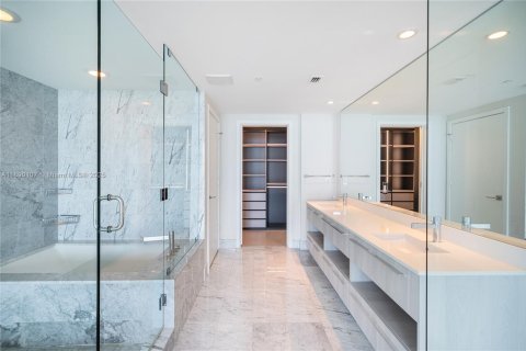 Condo in Miami, Florida, 3 bedrooms  № 1945636 - photo 13