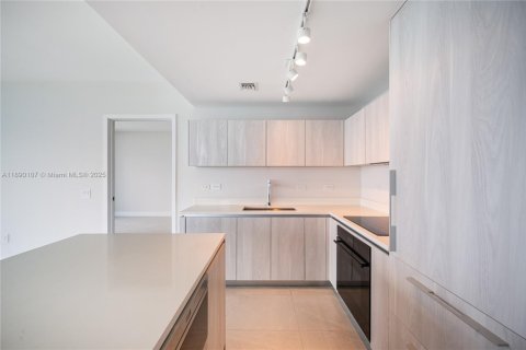 Condo in Miami, Florida, 3 bedrooms  № 1945636 - photo 8