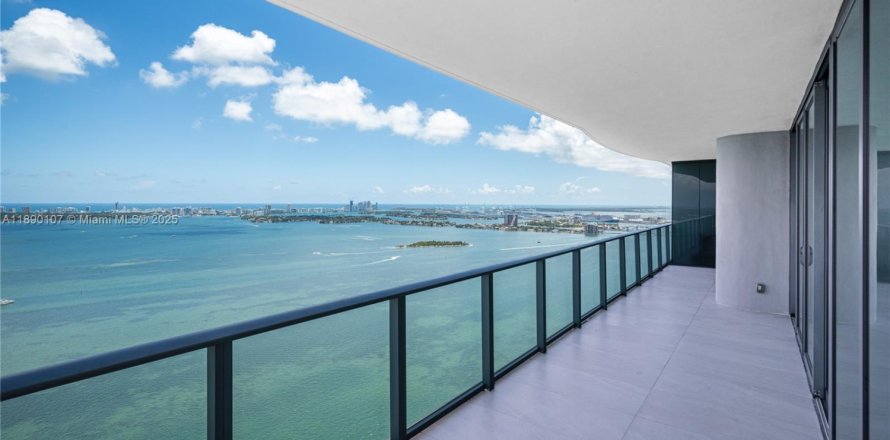 Condo in Miami, Florida, 3 bedrooms  № 1945636