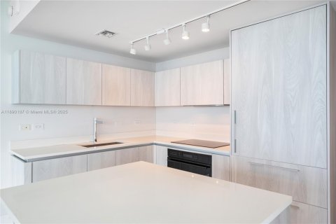 Condo in Miami, Florida, 3 bedrooms  № 1945636 - photo 9