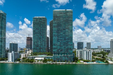 Condo in Miami, Florida, 3 bedrooms  № 1945636 - photo 2