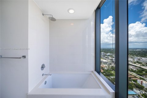 Condo in Miami, Florida, 3 bedrooms  № 1945636 - photo 21