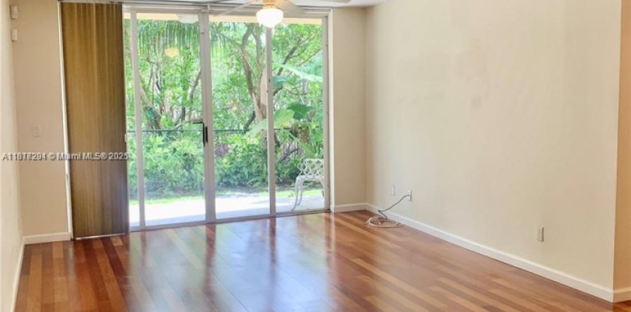 Condominio en Dania Beach, Florida, 2 dormitorios № 1779430