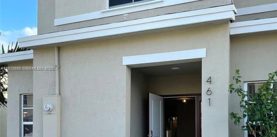 Townhouse in Florida City, Florida 3 bedrooms, 118.17 sq.m. № 1993997