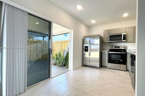 Townhouse in Florida City, Florida 3 bedrooms, 118.17 sq.m. № 1993997 - photo 5