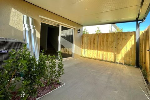 Townhouse in Florida City, Florida 3 bedrooms, 118.17 sq.m. № 1993997 - photo 11