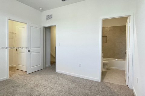 Townhouse in Florida City, Florida 3 bedrooms, 118.17 sq.m. № 1993997 - photo 6