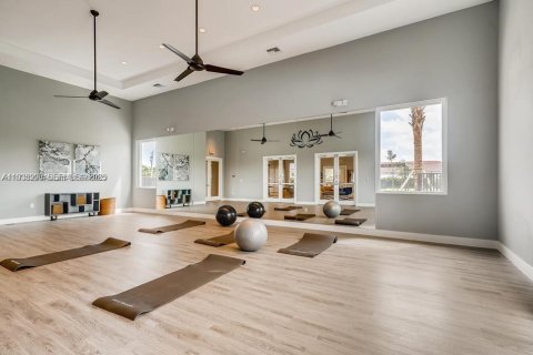 Townhouse in Florida City, Florida 3 bedrooms, 118.17 sq.m. № 1993997 - photo 14