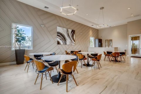 Townhouse in Florida City, Florida 3 bedrooms, 118.17 sq.m. № 1993997 - photo 13