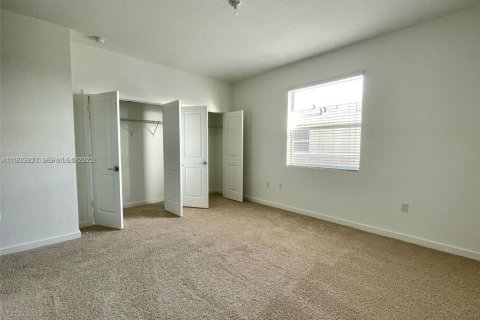 Townhouse in Florida City, Florida 3 bedrooms, 118.17 sq.m. № 1993997 - photo 7