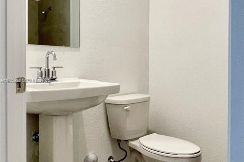 Townhouse in Florida City, Florida 3 bedrooms, 118.17 sq.m. № 1993997 - photo 9