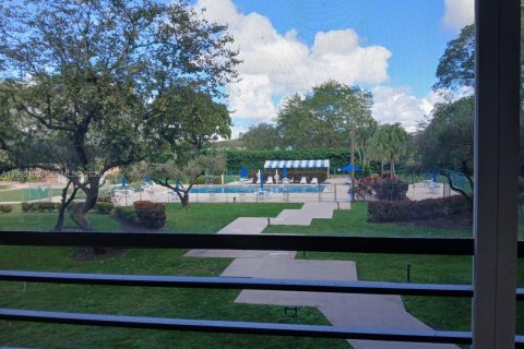 Condo in Pembroke Pines, Florida, 2 bedrooms № 2060389