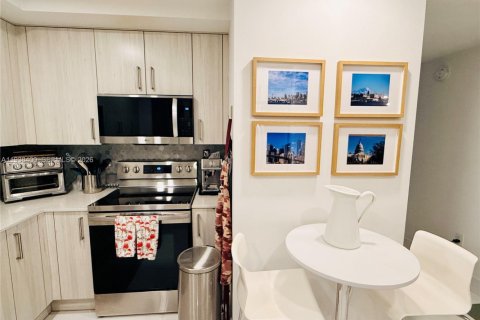 Condominio en venta en Doral, Florida, 2 dormitorios, 112.04 m2 № 2152631 - foto 3
