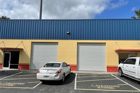 Propiedad comercial en alquiler en Casselberry, Florida, 222.97 m2 № 1762263 - foto 1