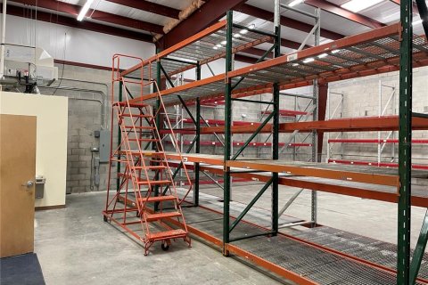 Propiedad comercial en alquiler en Casselberry, Florida, 222.97 m2 № 1762263 - foto 2