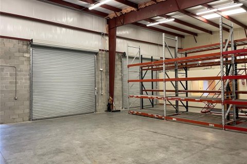 Propiedad comercial en alquiler en Casselberry, Florida, 222.97 m2 № 1762263 - foto 6
